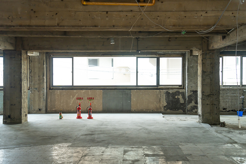 内装解体・スケルトン工事